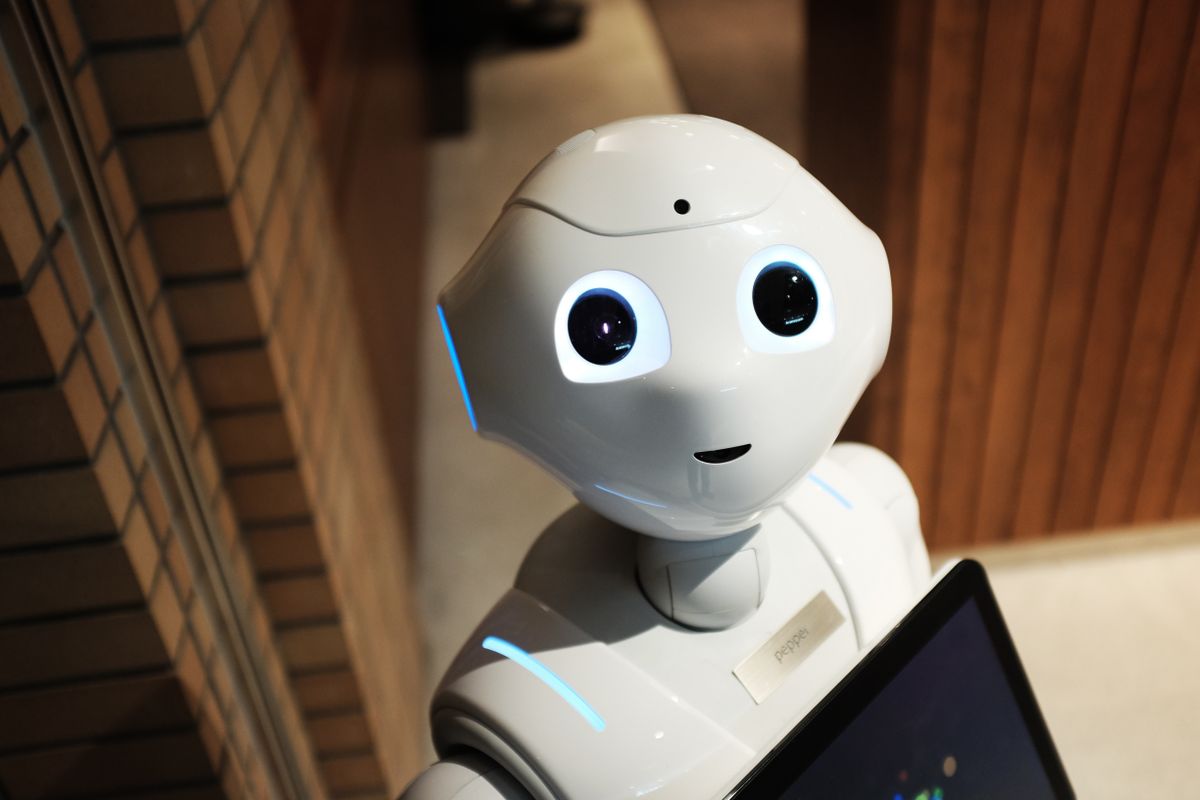 Robot humanoid trong không gian tối